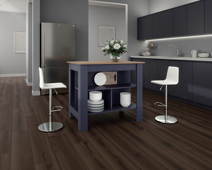 BARRA DE COCINA CALA, KRONOS AZUL Y FRESNO EUROPEO, CON AMPLIA SUPERFICIE EN LA MESA