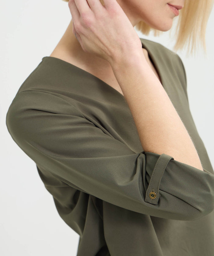 BLUSA M 3/4 UNICOLOR CON ESCOTE EN V 30122907