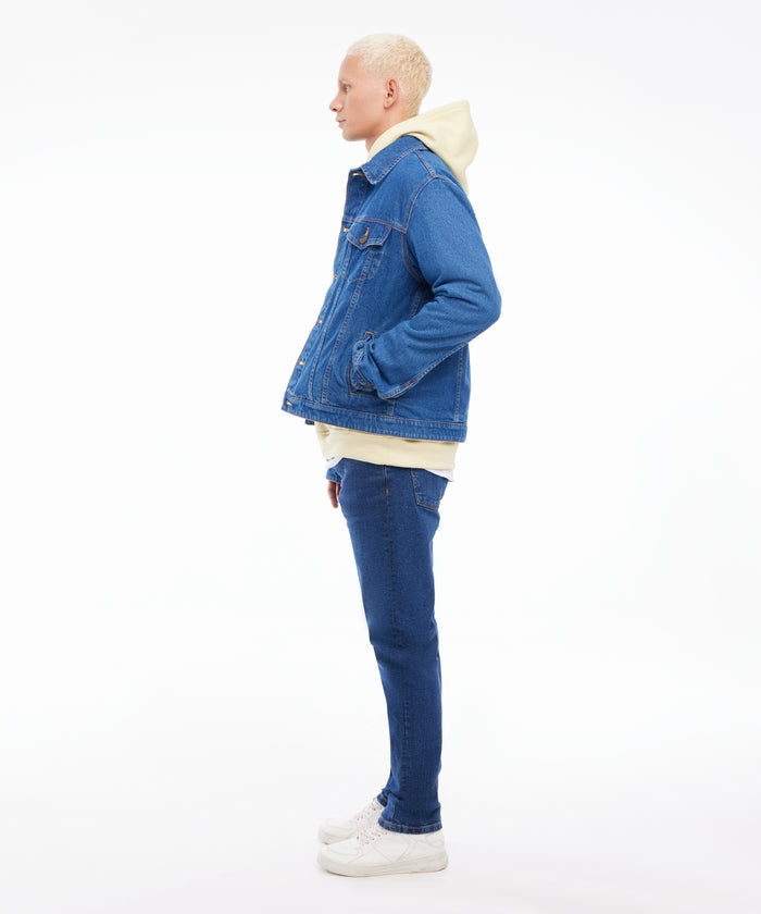 CHAQUETA TRUCKER TONO AZUL MEDIO CON DESGASTES 45080375
