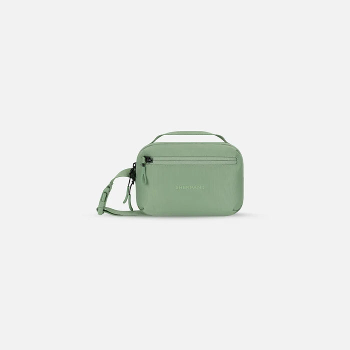 A Sherpani Hyk Olivine Hip Pack, front view showing pocket and straps on white backdrop.  #color_olivine-green