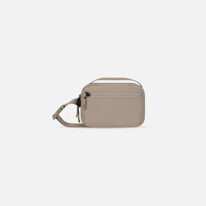 A Sherpani Hyk Dune Hip Pack, front view showing pocket and straps on white backdrop.  #color_dune-tan