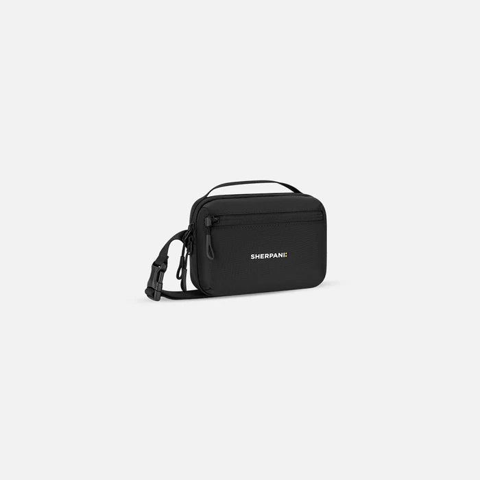 A Sherpani Hyk Raven Black Hip Pack, 3/4 view showing pocket and straps on white backdrop. #color_raven-black