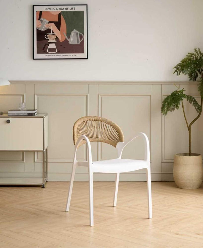 Silla Daytona, Blanco y Café Claro, Con Espaldar, Reposa Brazos y Diseño Minimalista