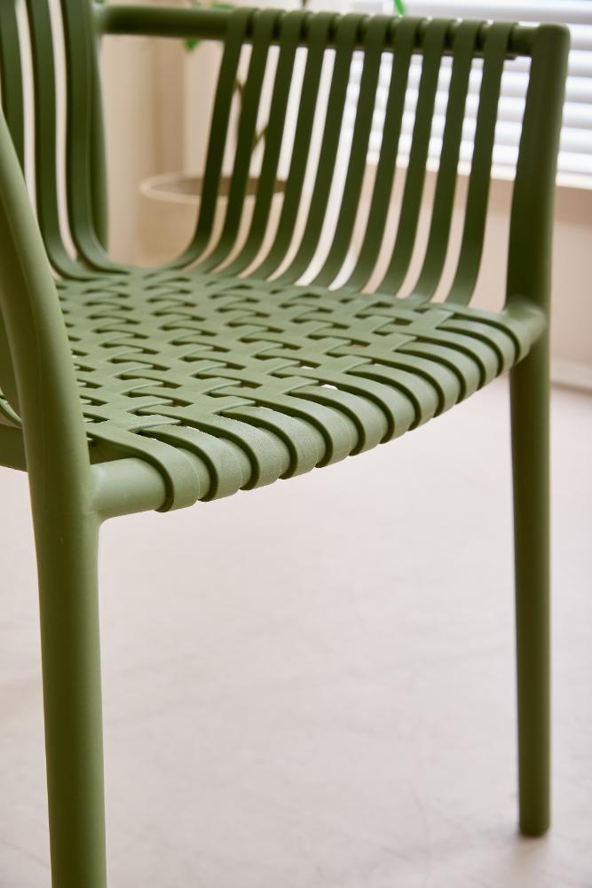SILLA MADRID CON BRAZOS, COLOR VERDE OLIVO, CON ESPALDAR Y DISEÑO MODERNO