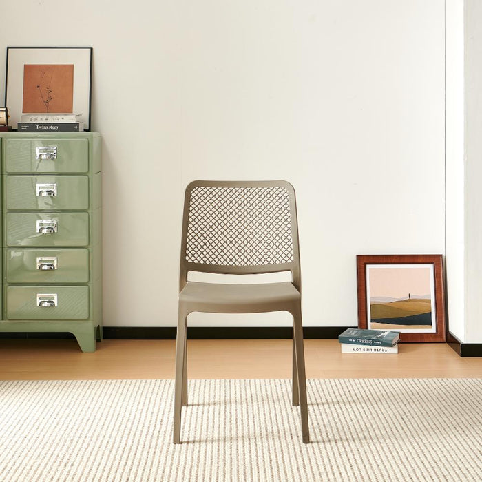 Silla Manhattan, Taupe, Con espaldar en rejilla y diseño minimalista