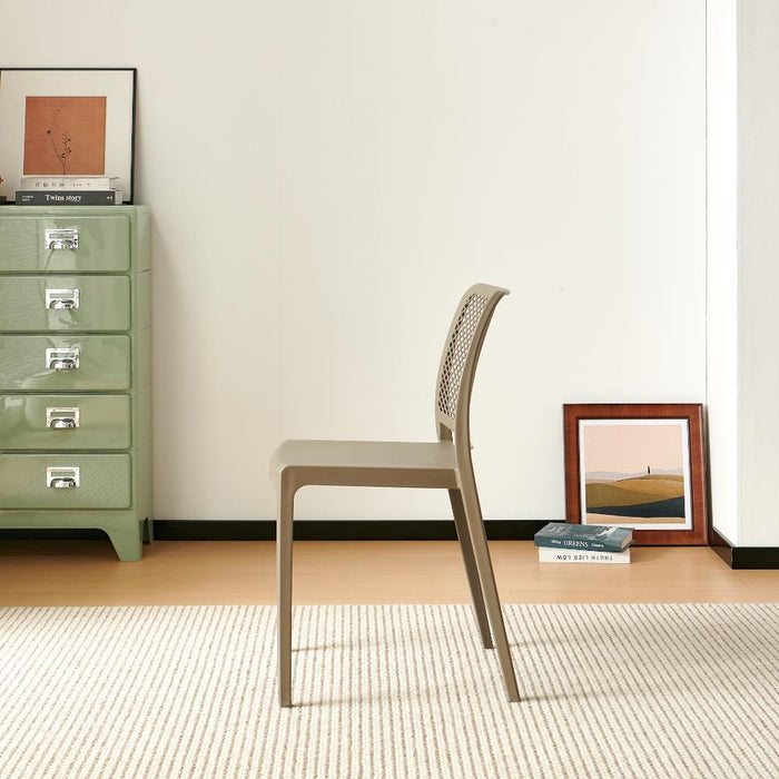 Silla Manhattan, Taupe, Con espaldar en rejilla y diseño minimalista