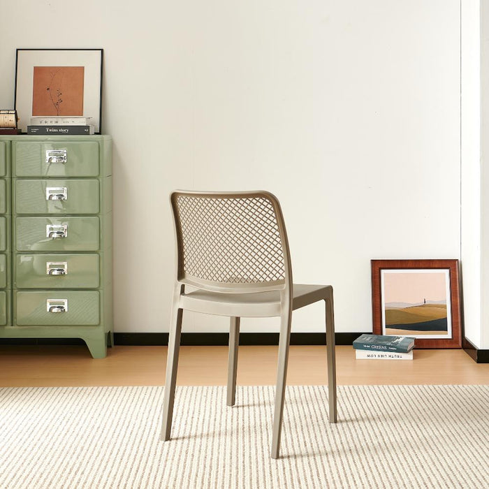 Silla Manhattan, Taupe, Con espaldar en rejilla y diseño minimalista