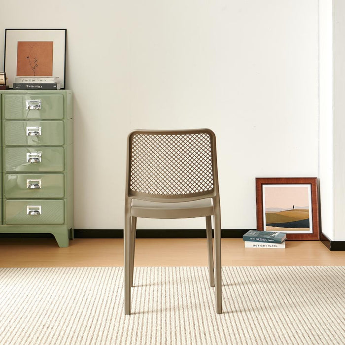 Silla Manhattan, Taupe, Con espaldar en rejilla y diseño minimalista
