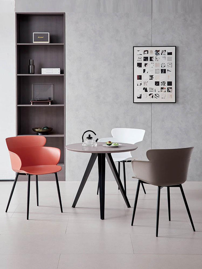 SILLA MIAMI CON BRAZOS, COLOR TAUPE, CON ESPALDAR Y DISEÑO MODERNO