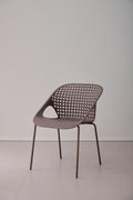 SILLA SENIT CON BRAZOS, COLOR TAUPE, CON ESPALDAR Y DISEÑO MODERNO
