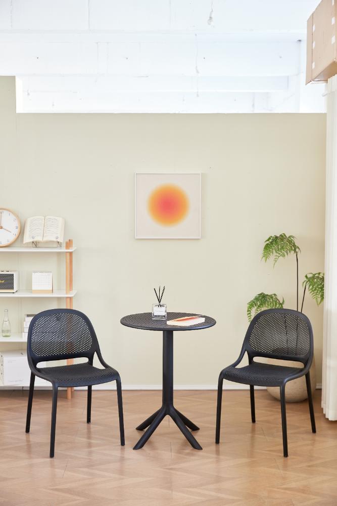 Silla Tolondo, Color Blanco, Con espaldar redondo transpirable y diseño minimalista