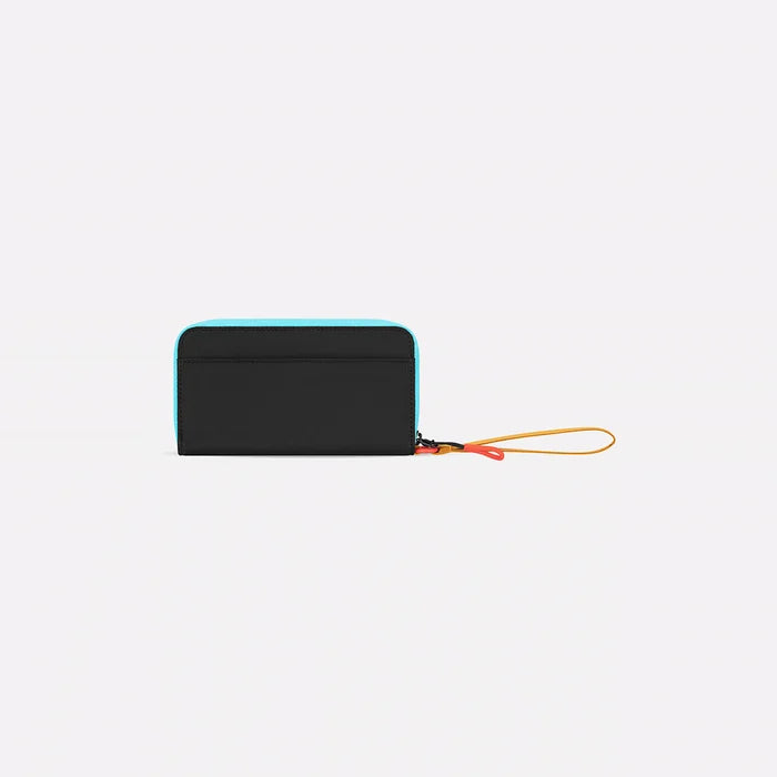 A Sherpani Tulum Chromatic Black RFID, back view showing wrist strap on white background. #color_chromatic-black